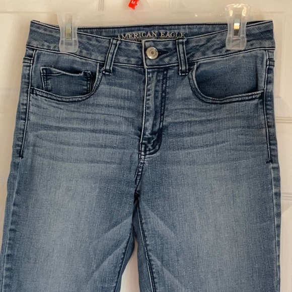All jeans 2/$20🫦!American Eagle high rise Artist super stretch flare sz 6. EUC - Picture 2 of 14